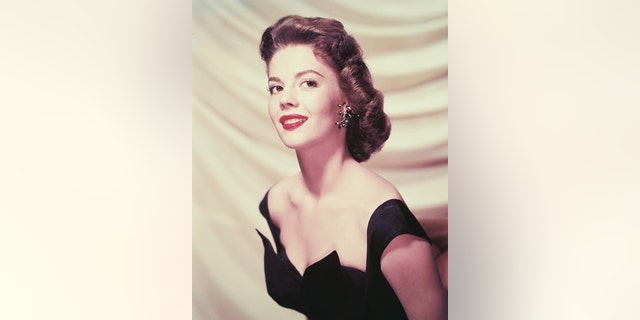 Natalie Wood, la triple nominée aux Oscars qui a joué dans "West Side Story" et "Rebelle sans cause," décédé en 1981 à l'âge de 43 ans.
