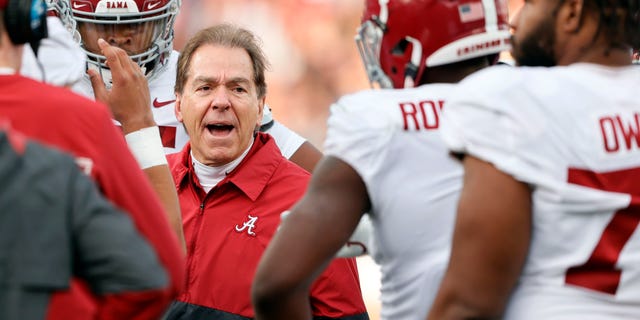 iron bowl drama no 3 alabama edges auburn 24 22 in four overtimes fox news