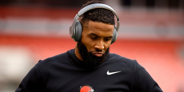 Cleveland Browns wide receiver Odell Beckham Jr. warms up prior to the start of a game against the Pittsburgh Steelers, Sunday, Oct. 31, 2021.