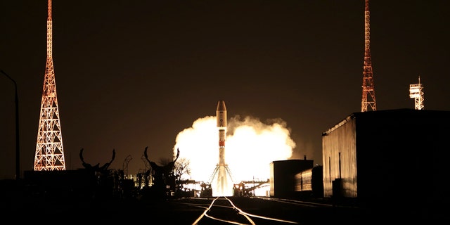 El cohete Soyuz despega de la plataforma de lanzamiento de la instalación espacial rusa en Baikonur, Kazajstán, el miércoles 24 de noviembre de 2021. 