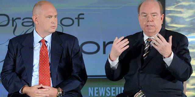 Then-Republican campaign strategist Steve Schmidt (L) and Democratic campaign strategist Bob Shrum (R) attend an interview at the Newseum in Washington October 2, 2009.