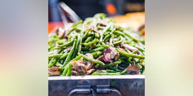 Haricots verts français avec sauce aux champignons et vin &  Poireaux (Avec l'aimable autorisation du site Serenaloves.com)