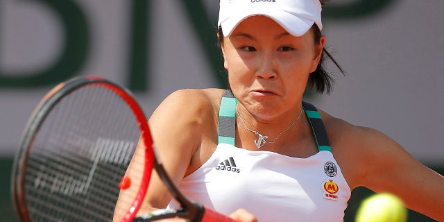 China's Shuai Peng plays a shot against Romania's Sorana Cirstea during their first round match of the French Open tennis tournament at the Roland Garros stadium, in Paris, France. Tuesday, May 30, 2017.
