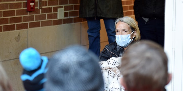Students sing to teacher with stage 4 cancer outside hospital: ‘It was overwhelming’