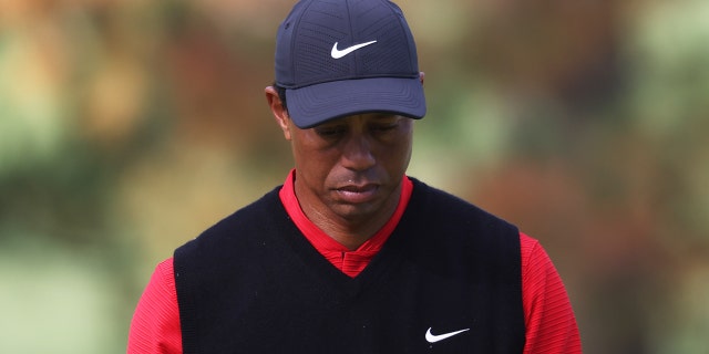 Tiger Woods reacts during the final round of the Masters at Augusta National Golf Club on Nov. 15, 2020, en Georgia.