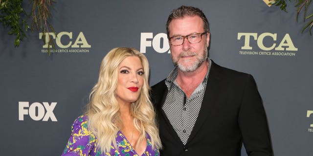 Dean McDermott was notably absent from Tori Spelling's Thanksgiving day social media post.