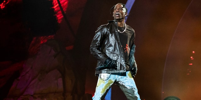 Travis Scott se presenta el día 1 del Astroworld Music Festival en NRG Park el viernes 5 de noviembre de 2021 en Houston.  (Foto de Amy Harris / Invision / AP)