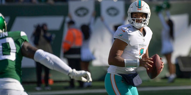 Miami Dolphins quarterback Tua Tagovailoa looks to throw during the first half of an NFL football game against the New York Jets, Sunday, Nov. 21, 2021, in East Rutherford, N.J.