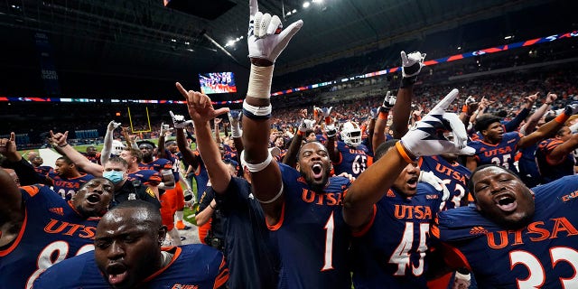 UTSA players celebrate their win over UAB Saturday, Nov. 20, 2021, in San Antonio.