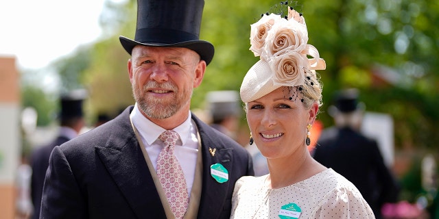 Zara Tindall chega com seu marido Mike Tindall no primeiro dia da reunião Royal Ascot no Hipódromo de Ascot em 15 de junho de 2021 em Ascot, Inglaterra. 