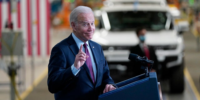 WSJ editorial mocks auto manufacturers getting 'double-crossed' by Biden admin: 'Hard not to get a chuckle' - Fox News