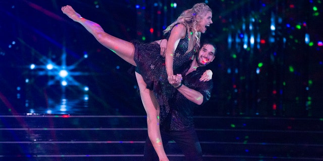 Amanda Kloots will be joining some of the DWTS alumni for the upcoming winter tour.
