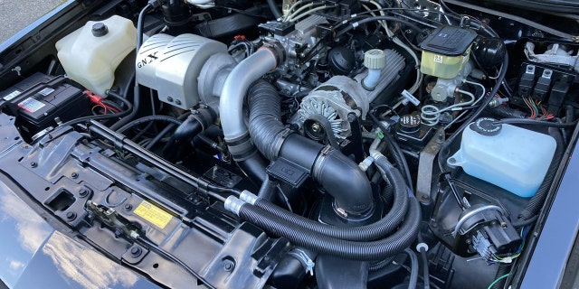 È alimentato da un motore V6 turbo da 3,8 litri.