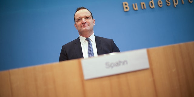 In Berlin erklärt Bundesgesundheitsminister Jens Spann am Montag, 22. November 2021, den Medien die Impfkampagne gegen das Coronavirus und die Govt-19-Krankheit in Berlin.