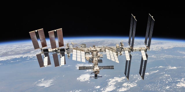 Stasiun Luar Angkasa Internasional difoto oleh awak Ekspedisi 56 dari pesawat ruang angkasa Soyuz setelah lepas landas pada 4 Oktober 2018.