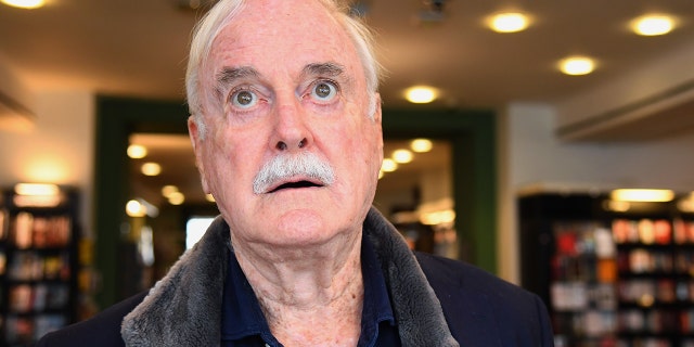 John Cleese canceló un evento planeado en la Universidad de Cambridge.