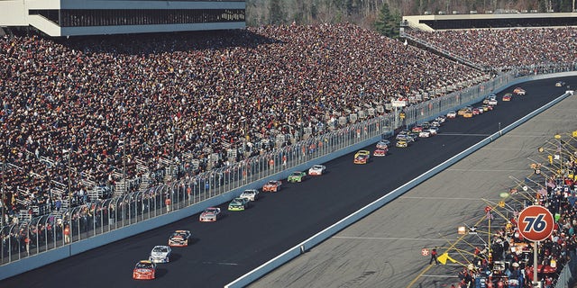 Jeff Gordon led the field to start the New Hampshire 300.