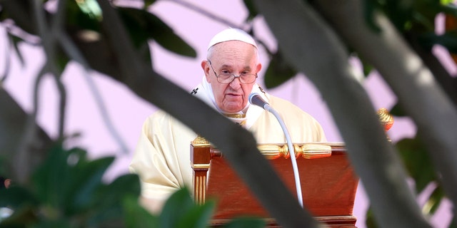 Le pape François célèbre la messe lors de sa visite à l'Université catholique du Sacré-Cœur le 5 novembre 2021 à Rome, en Italie. 