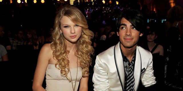 Swift and Jonas dated from July 2008 to October 2008.