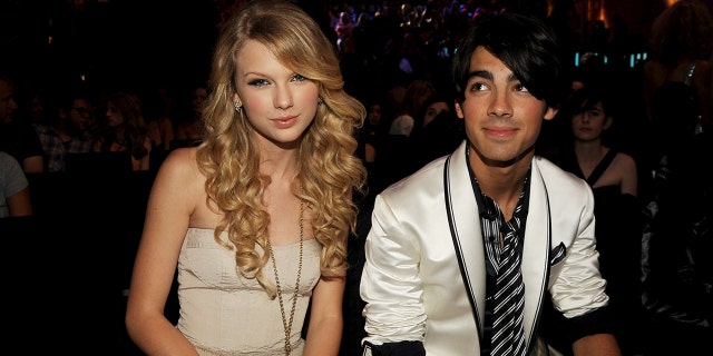 Swift and Jonas dated from July 2008 to October 2008.