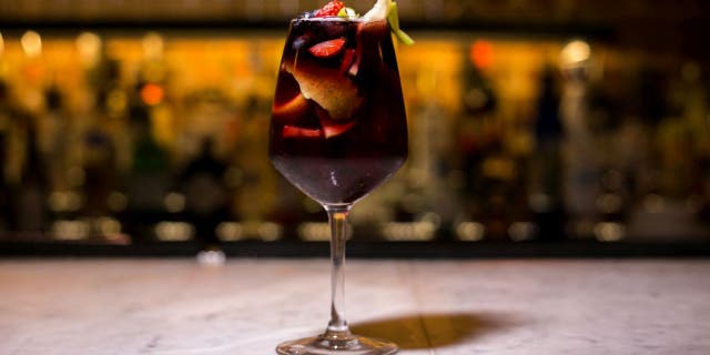 Who's Jac W.? shares its Manischewitz Red Sangria recipe with Fox News ahead of Hanukkah celebrations.