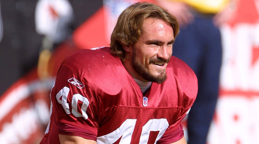 Cardinals players honor Pat Tillman before game: 'American by