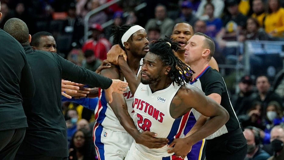 Lakers’ LeBron James, Pistons’ Isaiah Stewart ejected following brawl
