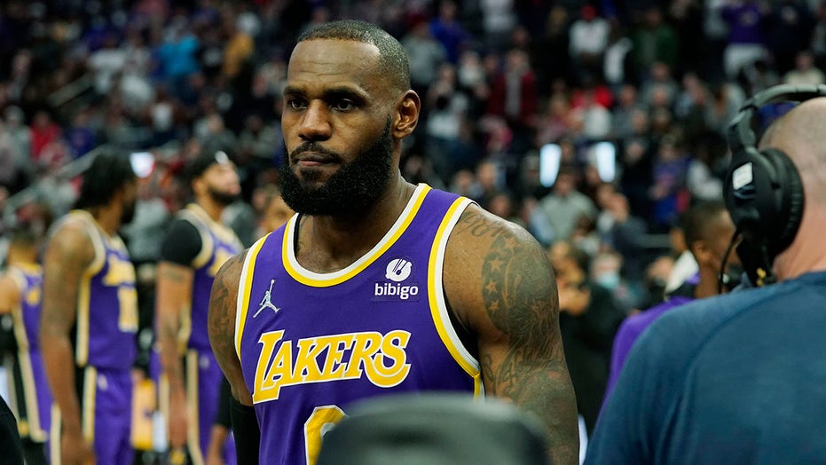 Lakers’ LeBron James suspended 1 game, Pistons’ Isaiah Stewart handed 2-game suspension for on-court incident