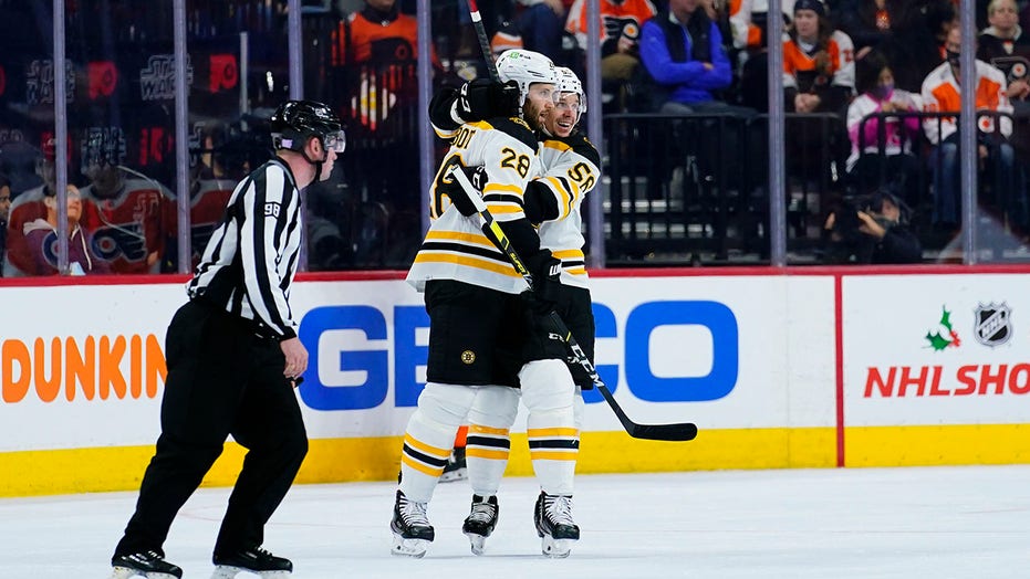Forbort scores twice to help Bruins beat Flyers 5-2