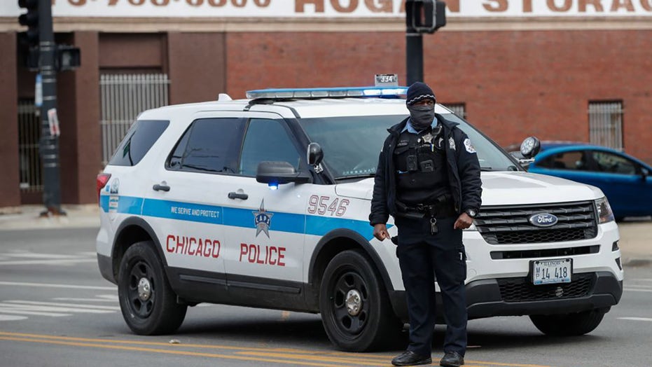 芝加哥父亲遭到猛烈袭击, 在家外挂圣诞灯时被杀, 家人说