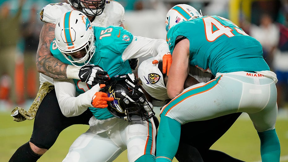 Dolphins Defense Stymies Ravens In Upset Victory While Tua ovailoa Delivers In Pinch Fox News