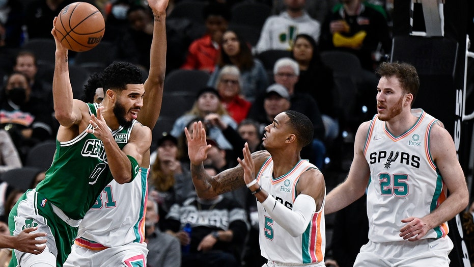 Spurs best Celtics 96-88 after blowing 24-point advantage