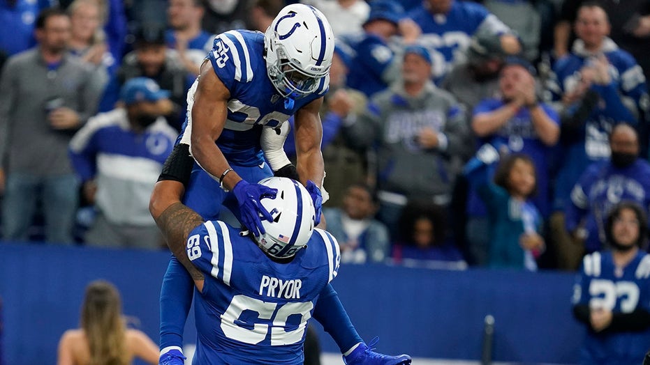 Taylor, ground game help Colts find easy path past Jets