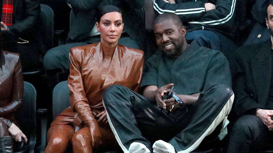 Kanye West는 하나님이 이혼 중에 Kim Kardashian을 다시 데려 오실 것이라고 말했습니다.