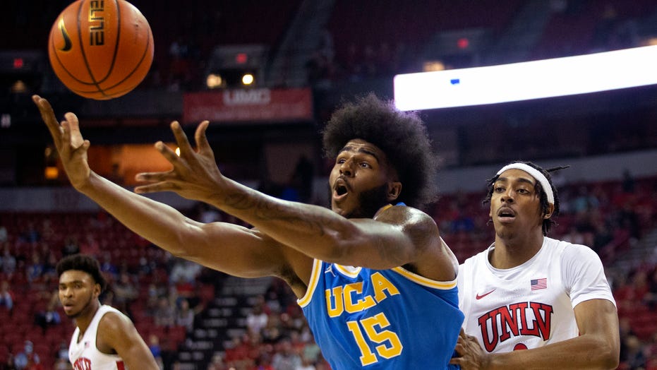 番号. 2 UCLA shoots nearly 50% against UNLV for 73-51 勝つ