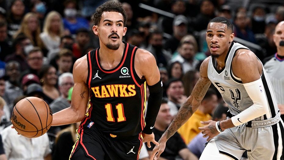 Young scores 31, Hawks beat Spurs for 6th straight win