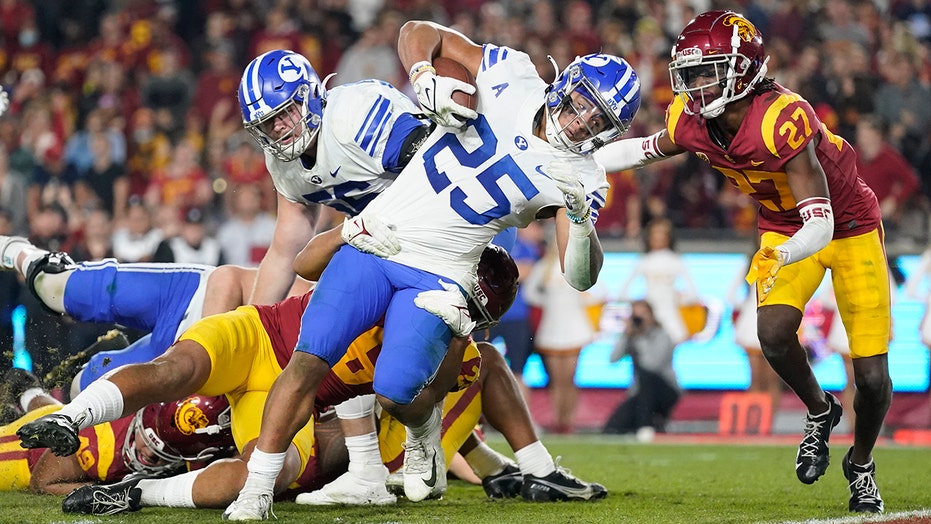 No. 13 BYU squanders lead, rallies to beat USC 35-31