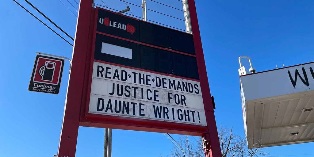 Kim Potter trial: Minneapolis on edge as Daunte Wright's name posted around town - Vimarsana News