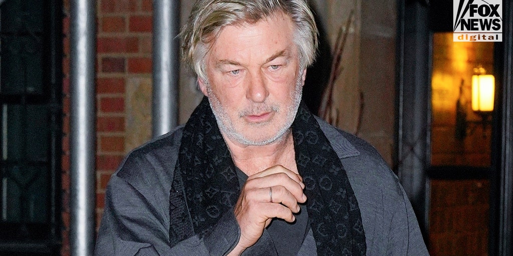 Alec Baldwin is 'blaming others' for Halyna Hutchins' death, and in 'complete denial', family attorney says - Vimarsana News