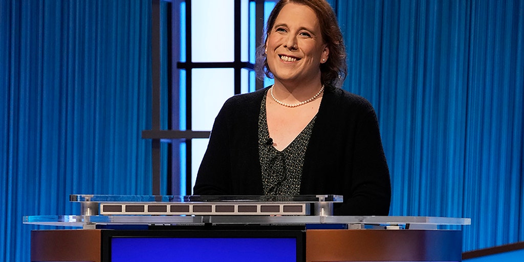 'Jeopardy' champion Amy Schneider is the fourth highest-earning contestant in history - Vimarsana News