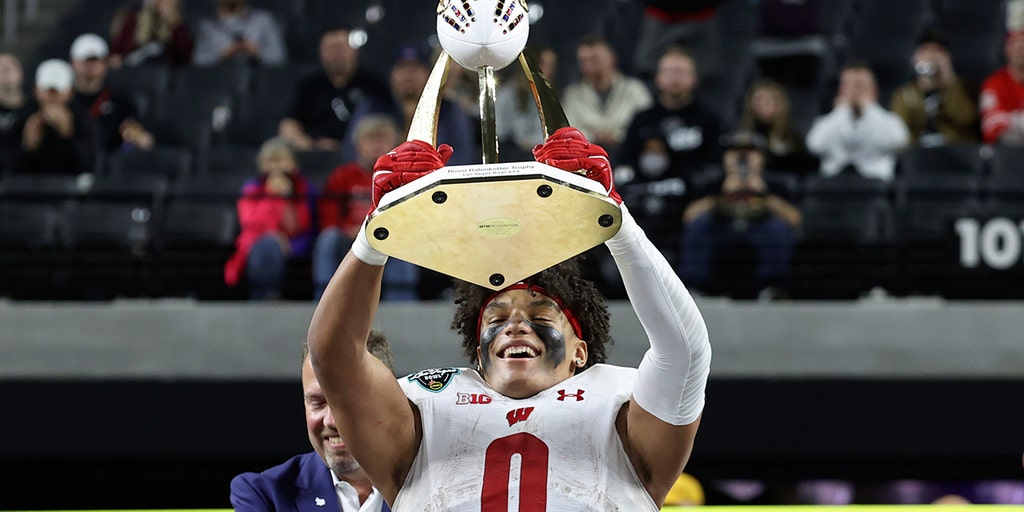 Allen, Wisconsin hold off Arizona State in Las Vegas Bowl - Vimarsana News