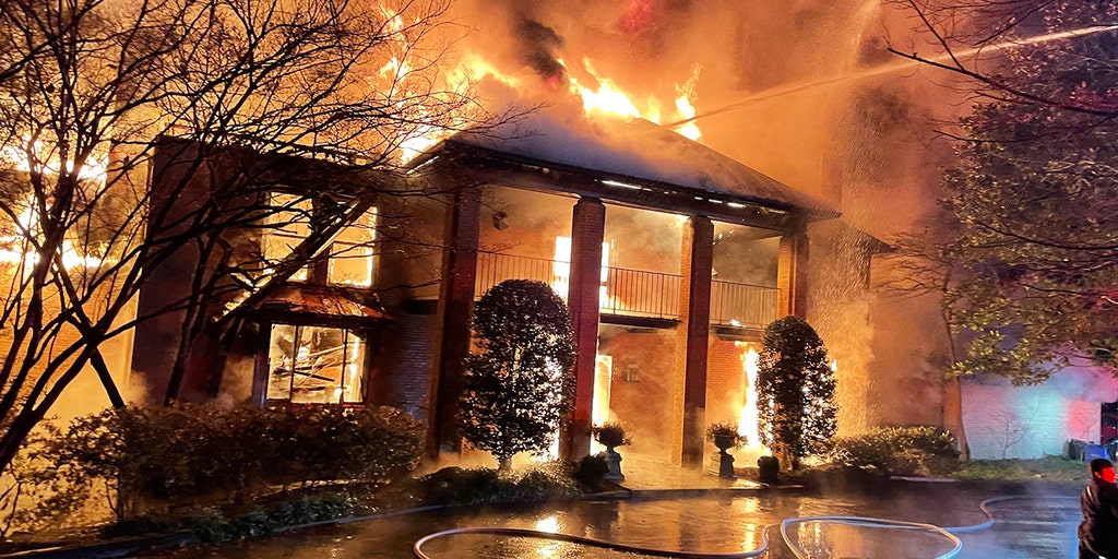 Former Virginia governor's mansion engulfed in flames - Vimarsana News
