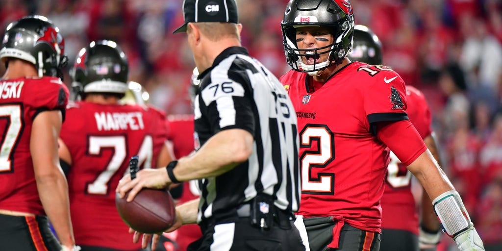 Tom Brady's sideline meltdown caught on camera as Buccaneers fall behind  Pittsburgh Steelers 