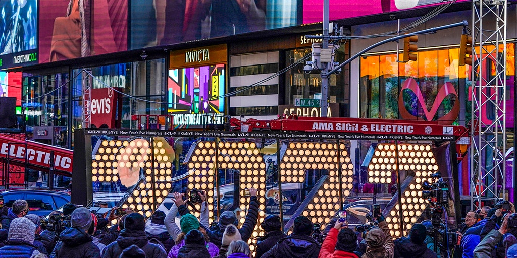 No Crowds, but Times Square Ball Drop Is Still Happening. Here's How. - The New  York Times