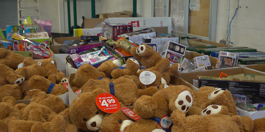 Christmas toy drives battle supply chain issues to meet holiday need - Vimarsana News
