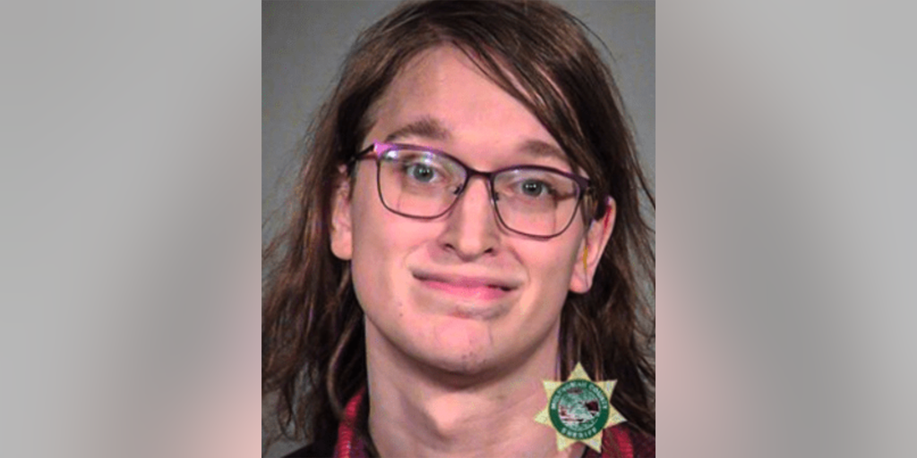 Portland Antifa rioter charged with assaulting police has case dismissed after 30 hours community service - Vimarsana News