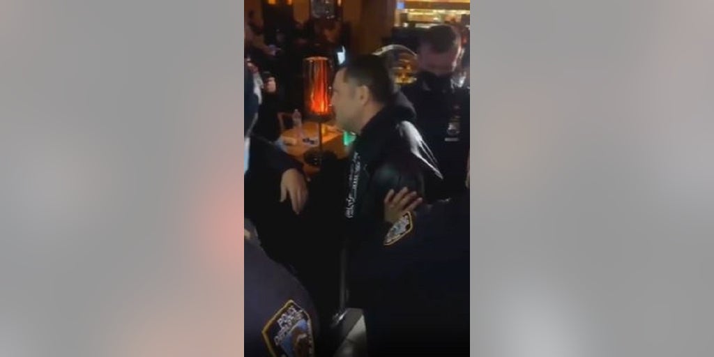 Cheesecake Factory in NYC is site of vaccine-mandate protest; 6 arrested - Vimarsana News