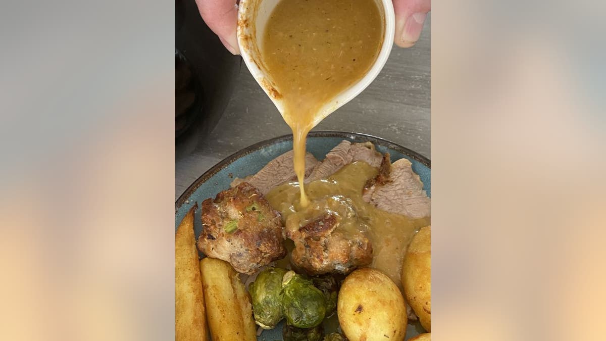 Finish off the air fryer turkey with gravy.