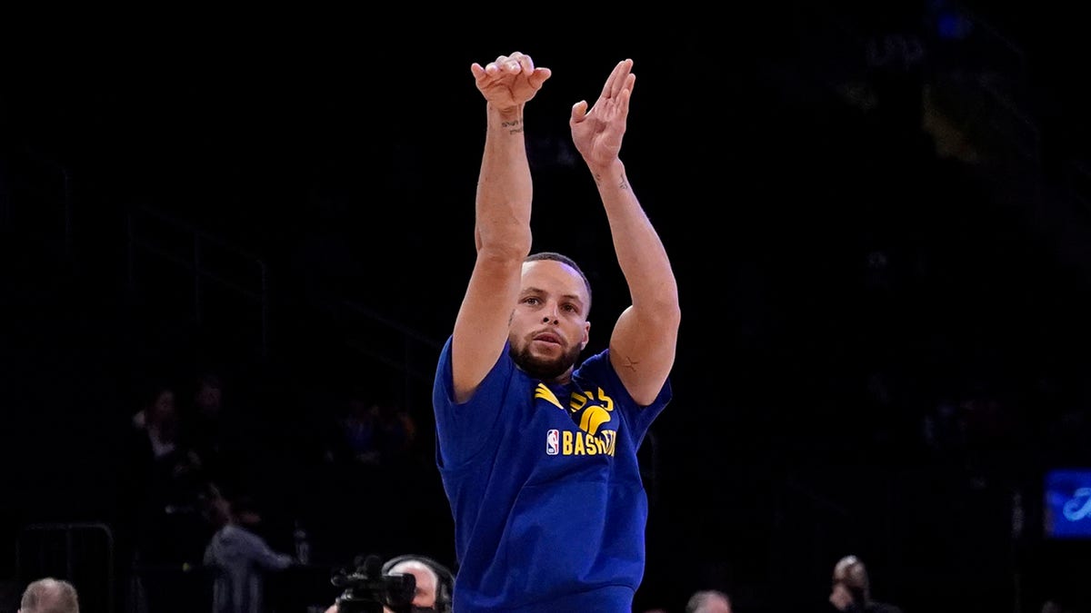 Golden State Warriors guard Stephen Curry warms up before an NBA basketball game against the New York Knicks, Tuesday, Dec. 14, 2021, at Madison Square Garden in New York.