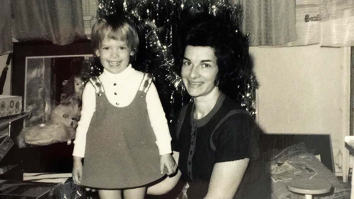Janice Dean and her mom, Stella, at Christmas